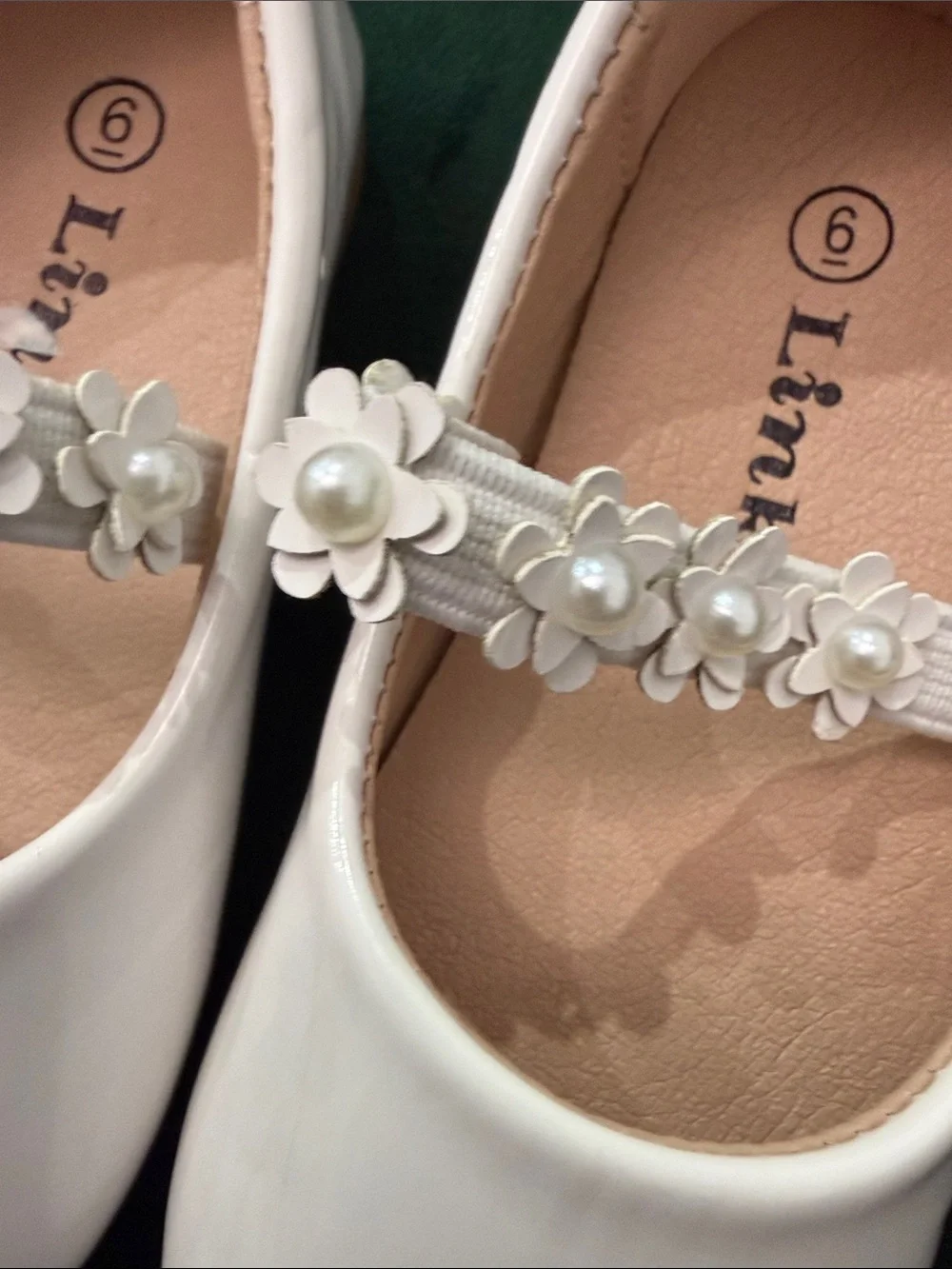 New brand without tag Link White Floral Strap Girls' Dress Shoes